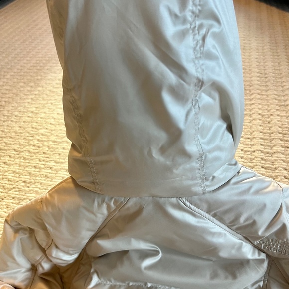 North Face Winter Jacket- Size M - Picture 7 of 8